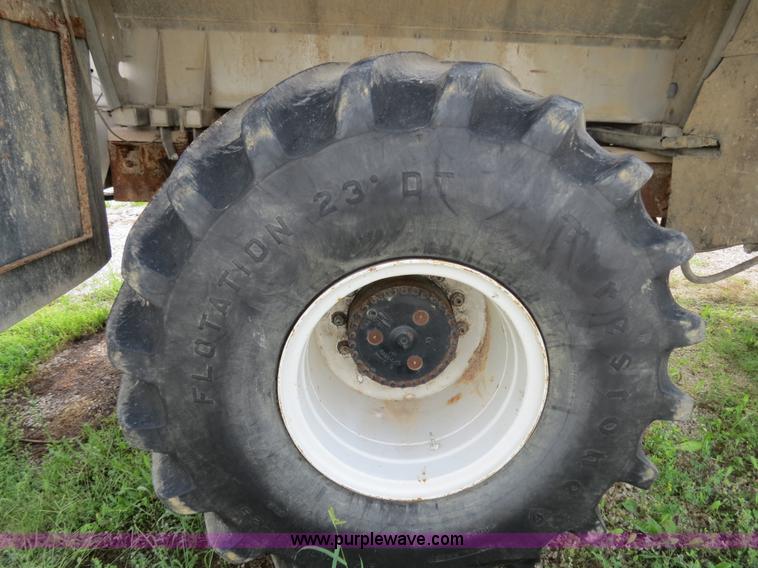 image for item B4937 2001 Loral Easy-Rider 3000 SS truck cab and chassis