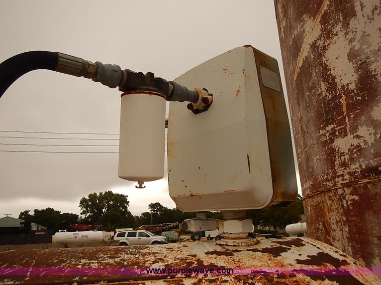 image for item BD9790 500 gallon fuel tank trailer