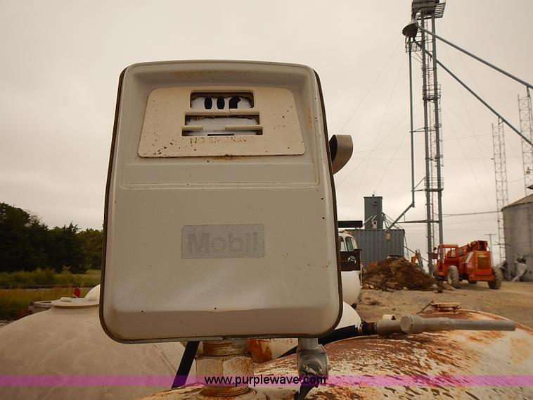 image for item BD9790 500 gallon fuel tank trailer