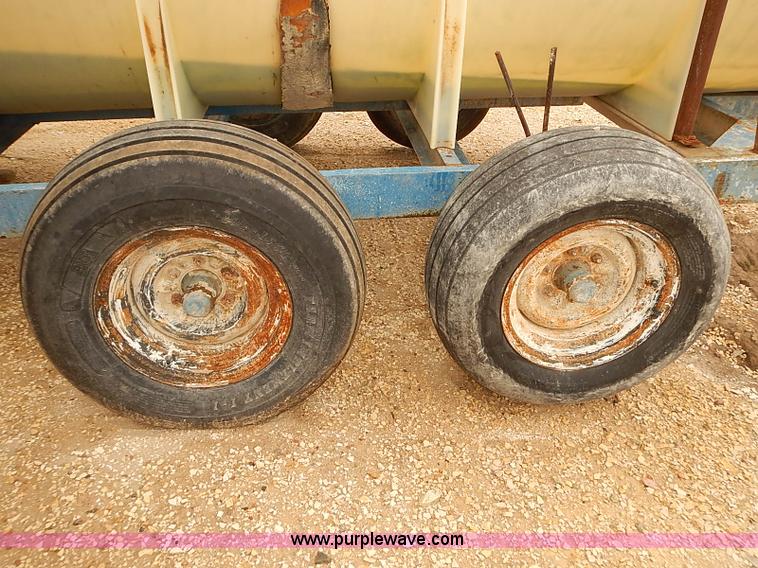 image for item BD9791 1,000 gallon liquid tender tank trailer