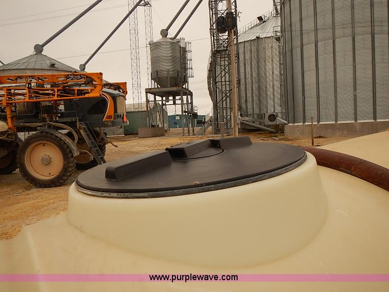 image for item BD9791 1,000 gallon liquid tender tank trailer