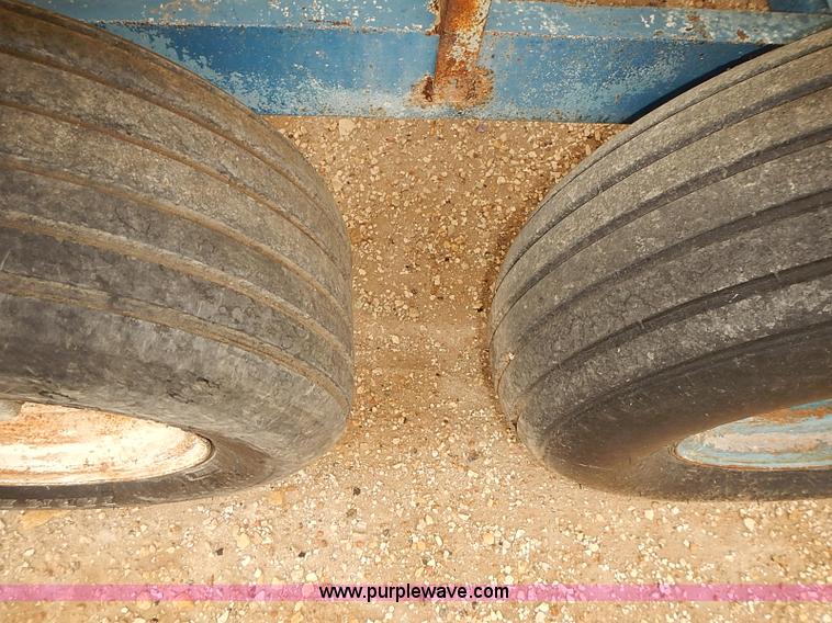 image for item BD9791 1,000 gallon liquid tender tank trailer