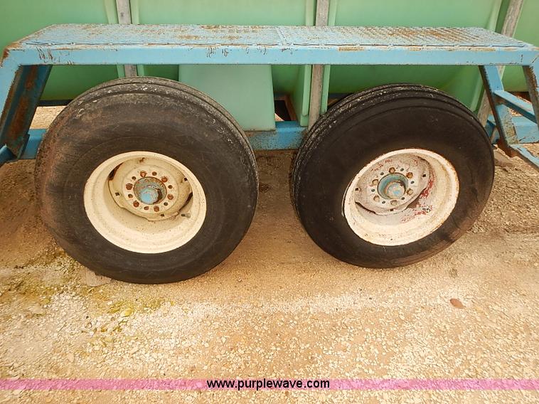 image for item BD9792 1,000 gallon liquid tender tank trailer