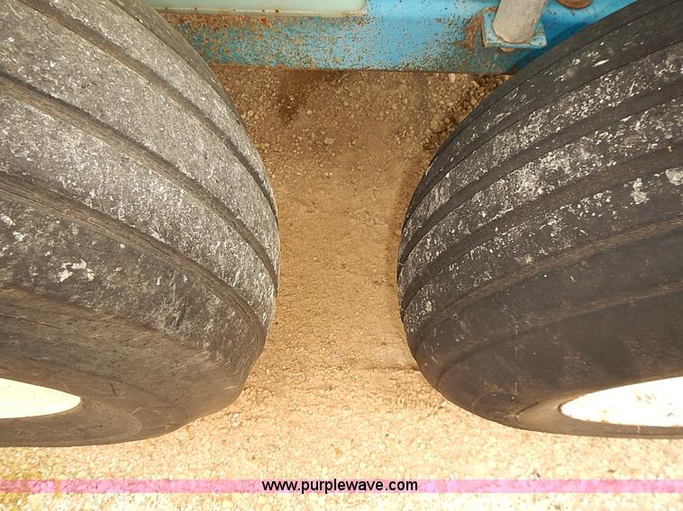 image for item BD9792 1,000 gallon liquid tender tank trailer