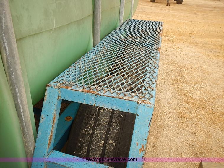 image for item BD9792 1,000 gallon liquid tender tank trailer