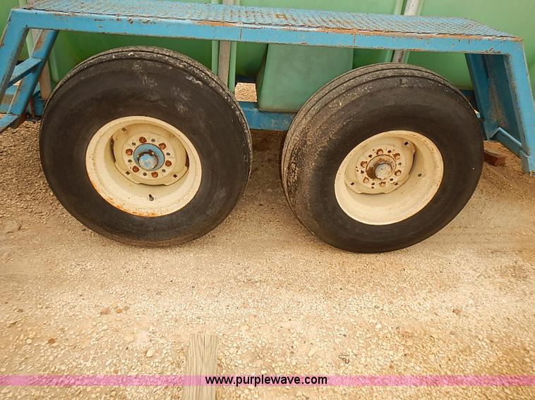 image for item BD9792 1,000 gallon liquid tender tank trailer