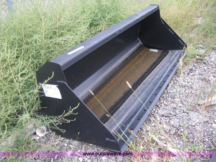 Utility tractor bucket in Hesston, KS Item BE9172 sold Purple Wave