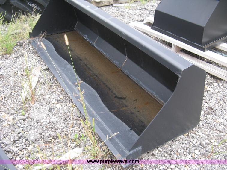 Utility tractor bucket in Hesston, KS Item BE9173 sold Purple Wave