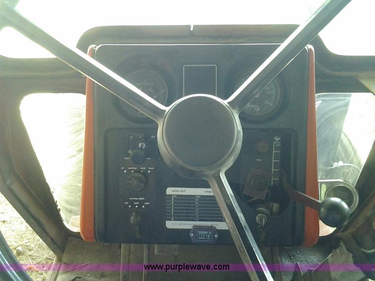 image for item D1221 Allis Chalmers 7040 tractor