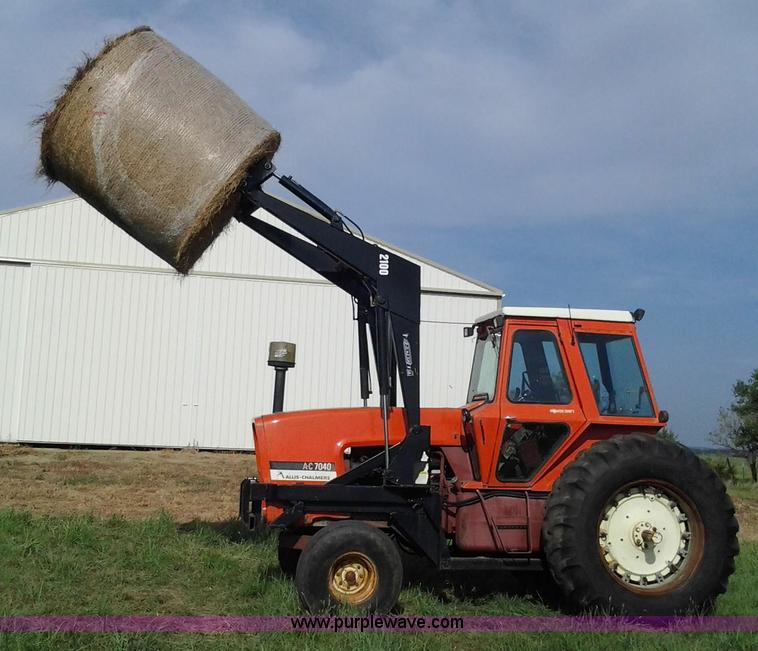 image for item D1221 Allis Chalmers 7040 tractor
