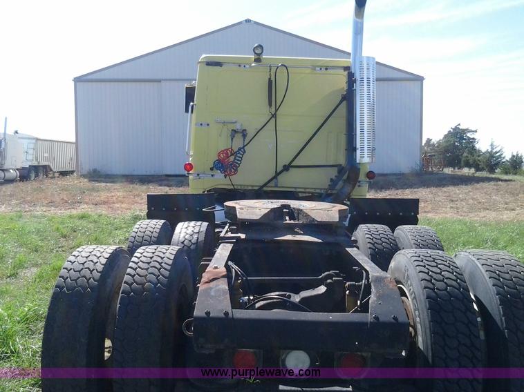 image for item D1223 1988 White WIA semi truck