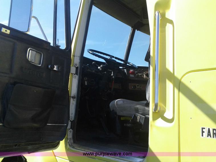 image for item D1223 1988 White WIA semi truck