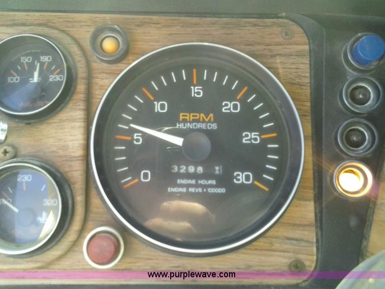 image for item D1223 1988 White WIA semi truck