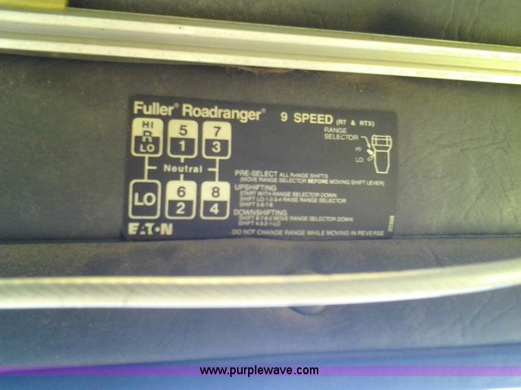 image for item D1223 1988 White WIA semi truck