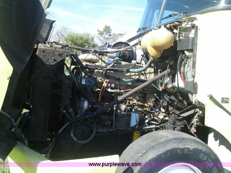 image for item D1223 1988 White WIA semi truck