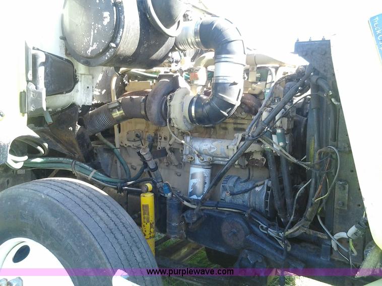 image for item D1223 1988 White WIA semi truck