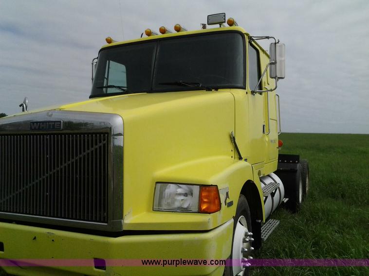 image for item D1223 1988 White WIA semi truck