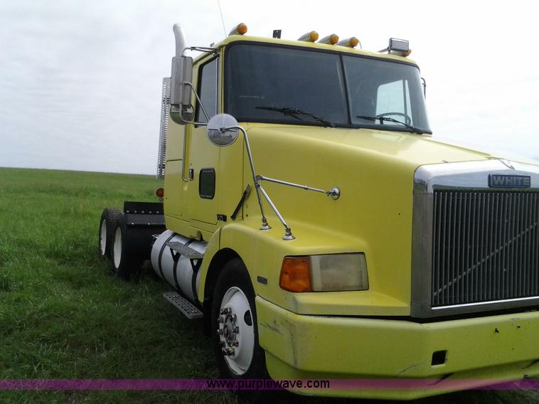 image for item D1223 1988 White WIA semi truck