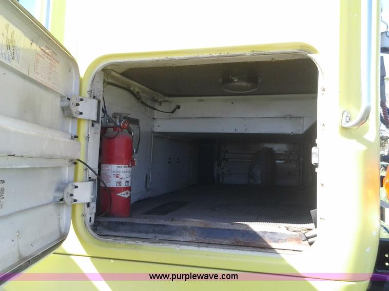 image for item D1223 1988 White WIA semi truck