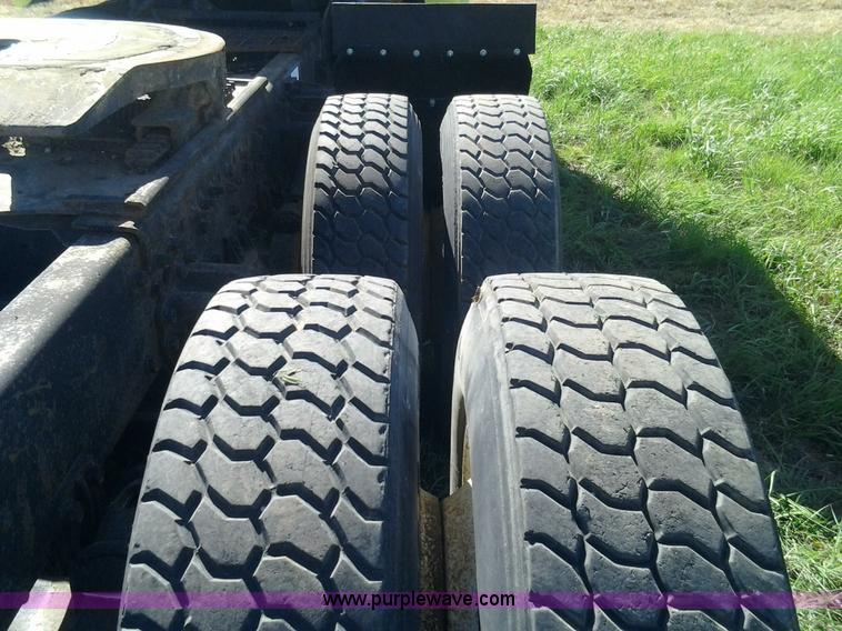 image for item D1223 1988 White WIA semi truck