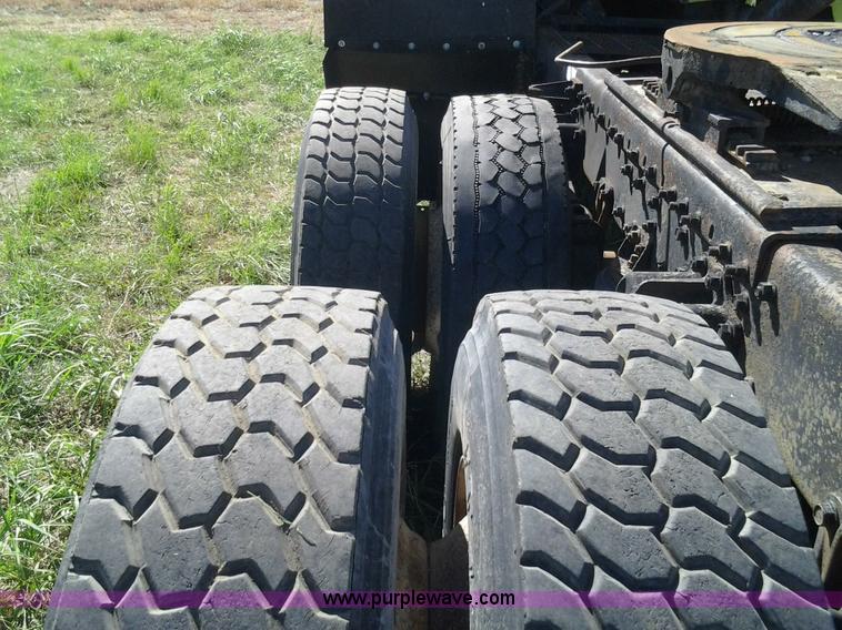 image for item D1223 1988 White WIA semi truck