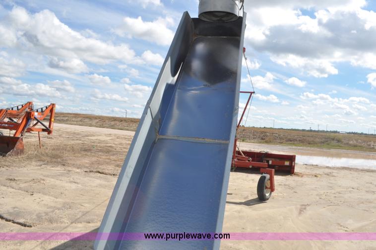 image for item F2057 Hutchinson Trac Mass-Ter 40' flat storage unloader