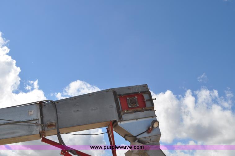 image for item F2057 Hutchinson Trac Mass-Ter 40' flat storage unloader