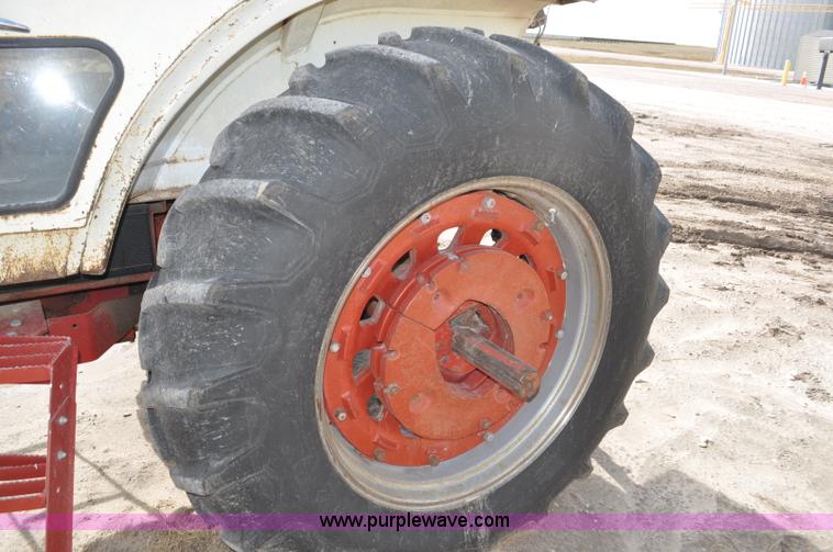 image for item F2059 1972 International 1066 Hydro tractor