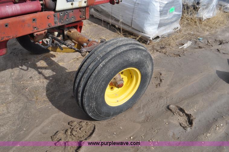 image for item F2059 1972 International 1066 Hydro tractor