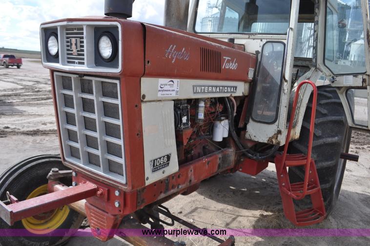 image for item F2059 1972 International 1066 Hydro tractor