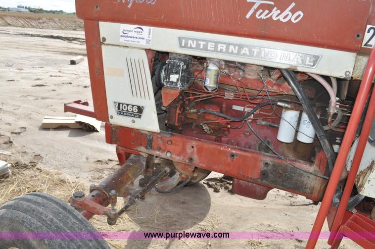 image for item F2059 1972 International 1066 Hydro tractor