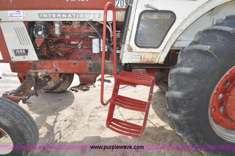 image for item F2059 1972 International 1066 Hydro tractor