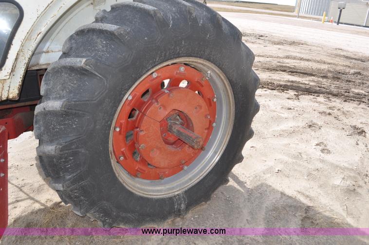 image for item F2059 1972 International 1066 Hydro tractor