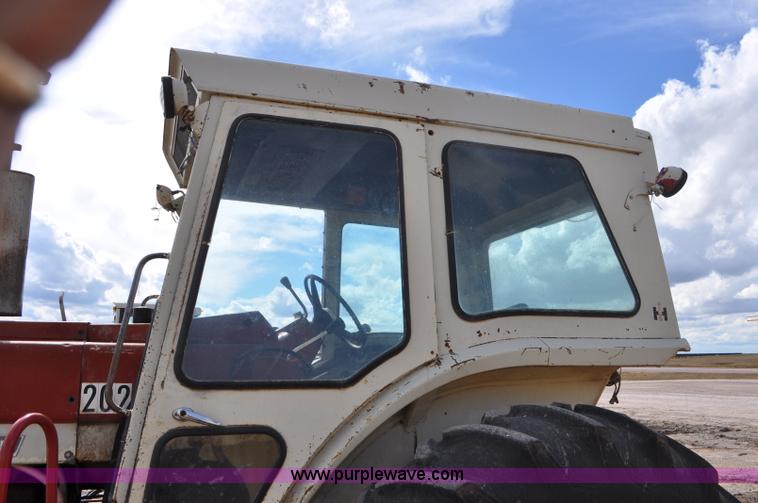 image for item F2059 1972 International 1066 Hydro tractor