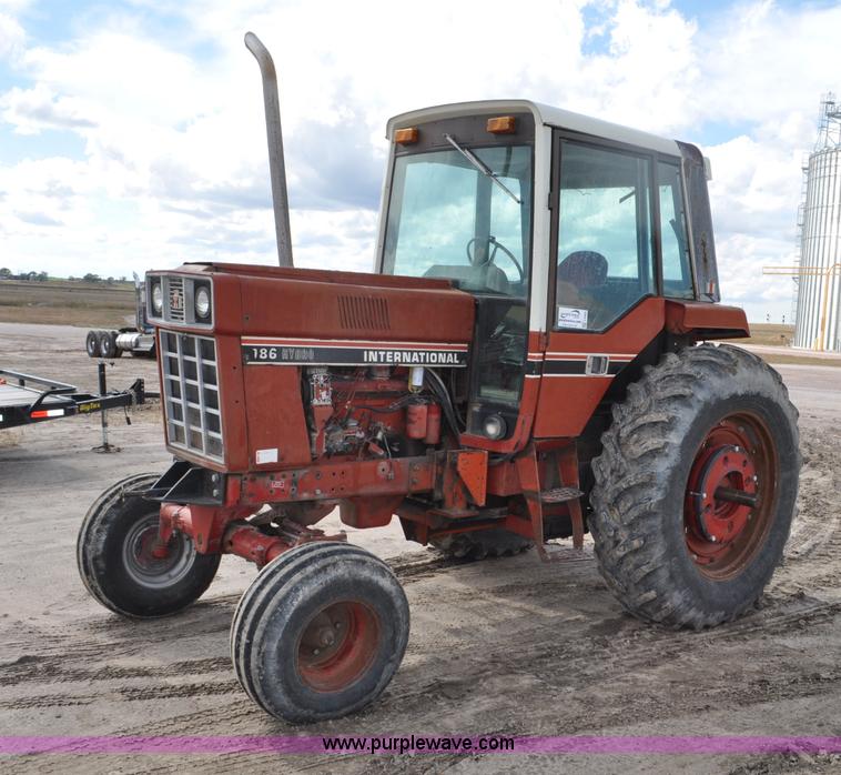 image for item F2063 1980 International Hydro 186 tractor