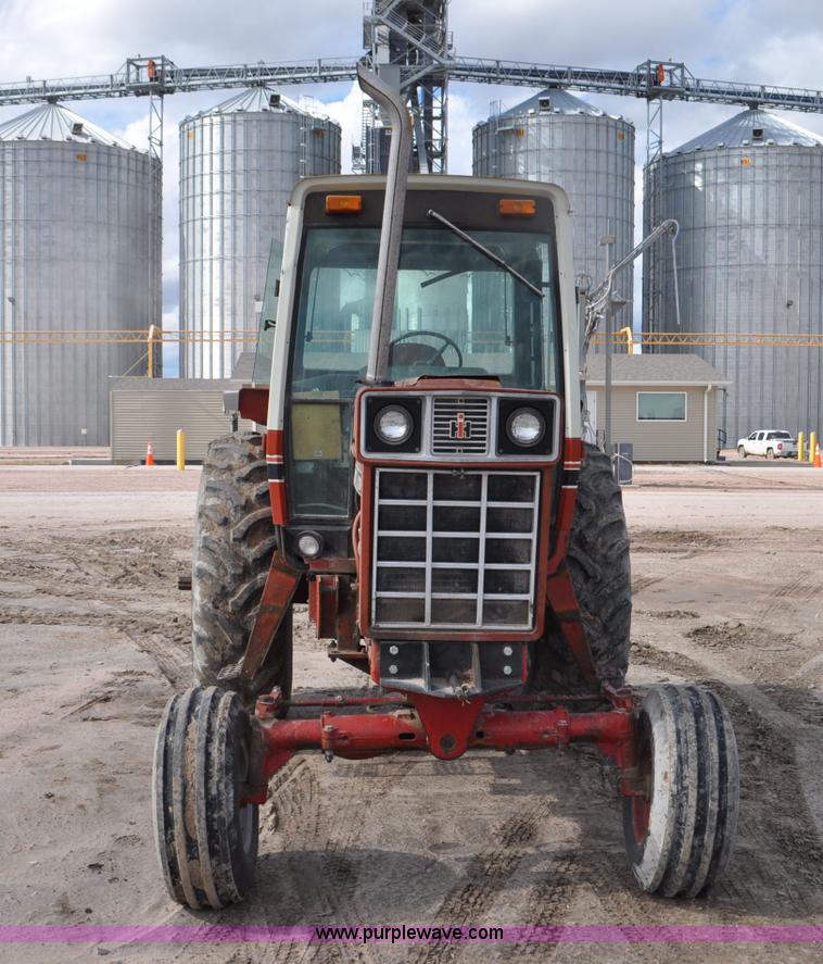 image for item F2063 1980 International Hydro 186 tractor