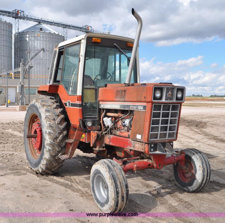image for item F2063 1980 International Hydro 186 tractor