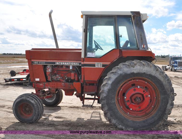 image for item F2063 1980 International Hydro 186 tractor