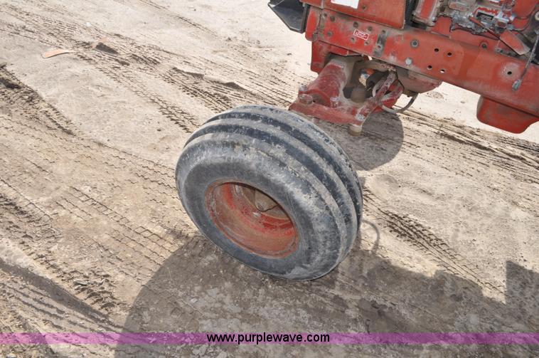 image for item F2063 1980 International Hydro 186 tractor