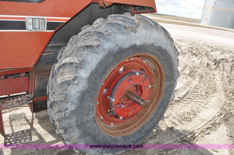 image for item F2063 1980 International Hydro 186 tractor