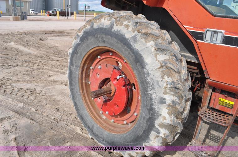 image for item F2063 1980 International Hydro 186 tractor