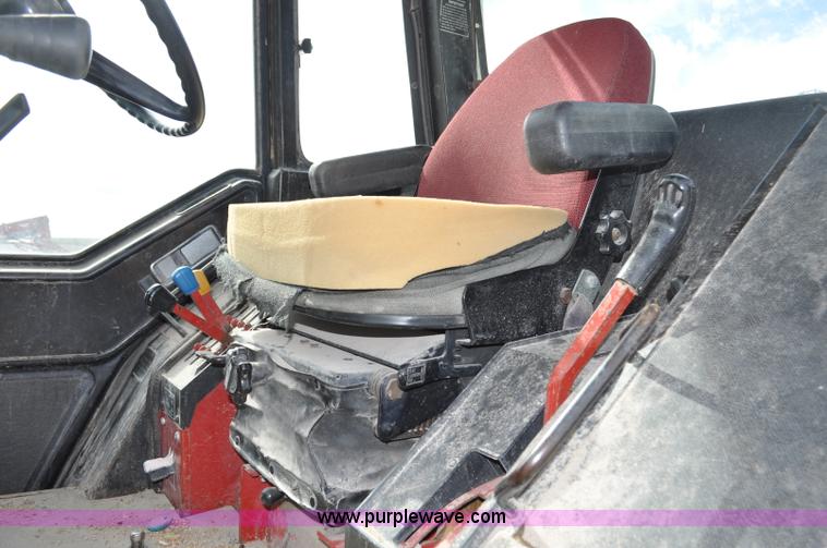 image for item F2063 1980 International Hydro 186 tractor