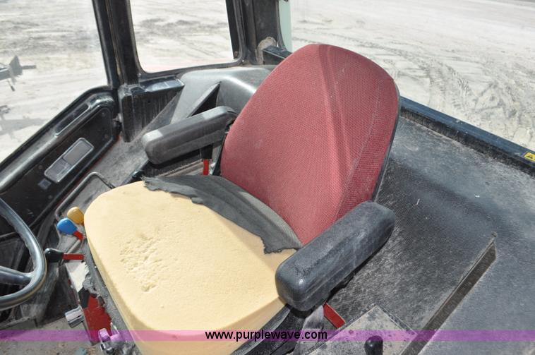 image for item F2063 1980 International Hydro 186 tractor