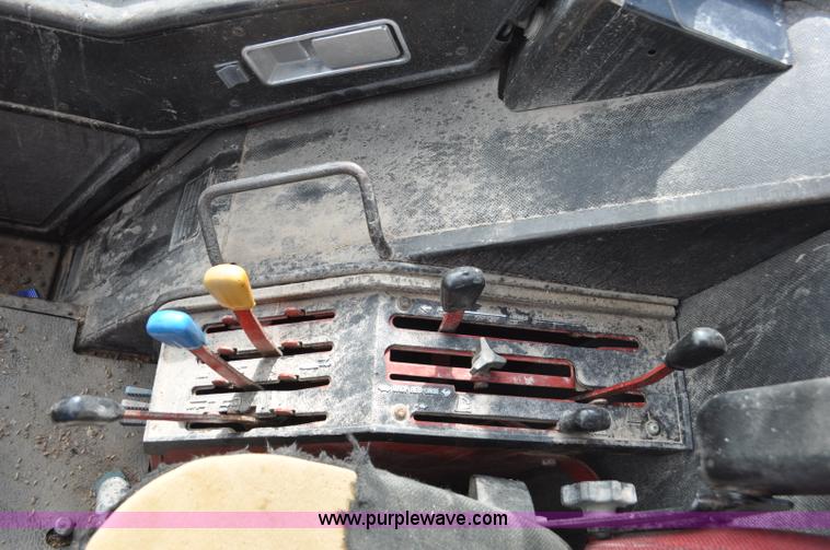 image for item F2063 1980 International Hydro 186 tractor