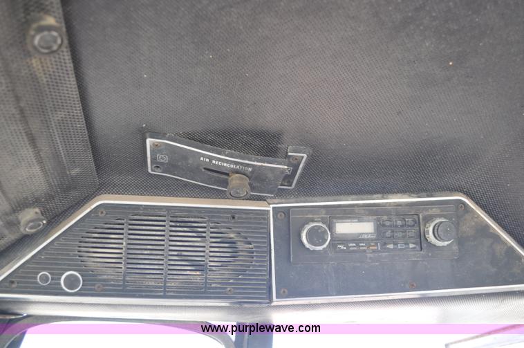 image for item F2063 1980 International Hydro 186 tractor