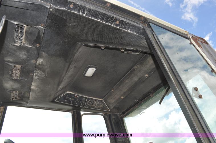 image for item F2063 1980 International Hydro 186 tractor