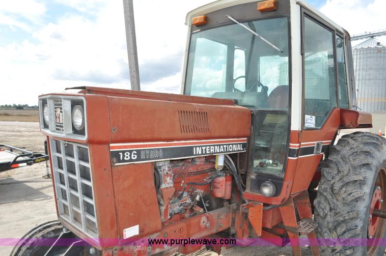image for item F2063 1980 International Hydro 186 tractor