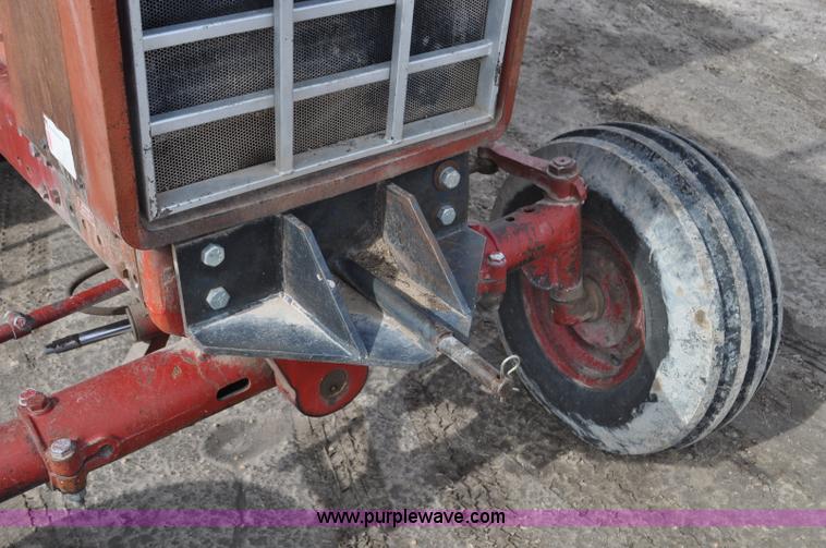image for item F2063 1980 International Hydro 186 tractor
