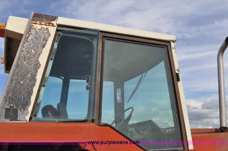 image for item F2063 1980 International Hydro 186 tractor