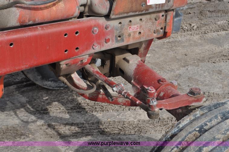 image for item F2063 1980 International Hydro 186 tractor